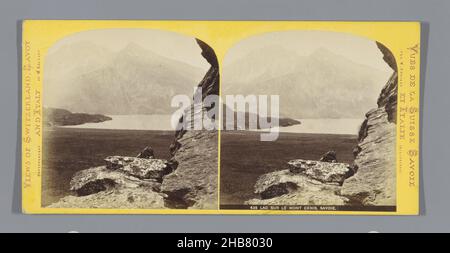 Vue sur le Lac du Mont-Cenis, Lac sur le Mont Cenis, Savoie (titre sur objet), William England (mentionné sur objet), Col du Mont Cenis, c.1850 - c.1880, carton, imprimé albumine, hauteur 85 mm × largeur 170 mm Banque D'Images