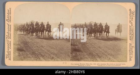 Les carabines à cheval de Nouvelle-Zélande après une attaque à la lance à Rensburg, le 15 janvier, les carabines à cheval de Nouvelle-Zélande (janv15th) après avoir repulsing Boer attaque au point de bayonets, Rensburg, S. Africa (titre sur l'objet), anonyme, éditeur: Underwood and Underwood (mentionné sur l'objet), Rensburg, éditeur: New York (ville) (éventuellement), 15-Jan-1900, carton, papier, albumine imprimée,hauteur 88 mm × largeur 178 mm Banque D'Images