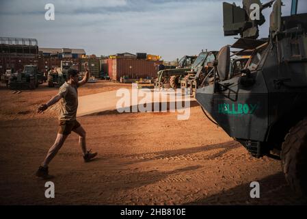 Gao, Mali.16th décembre 2021.Opération Barkhane ateliers de réparation à la base de Gao au Mali le 16 décembre 2021.La force militaire anti-djihadiste de la France dans la région du Sahel, qui compte aujourd'hui plus de 5 000 soldats, se terminera au premier trimestre de 2022.Photo par Eliot Blondt/ABACAPRESS.COM crédit: Abaca Press/Alay Live News Banque D'Images