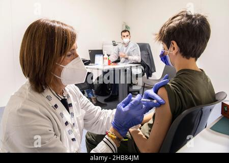 Italie, région Lombardie, Brescia, 16 décembre 2021 : urgence Covid-19, Hôpital civil, vaccination anti Covid pour les enfants âgés de 5 à 11 ans.Dans le pictu Banque D'Images