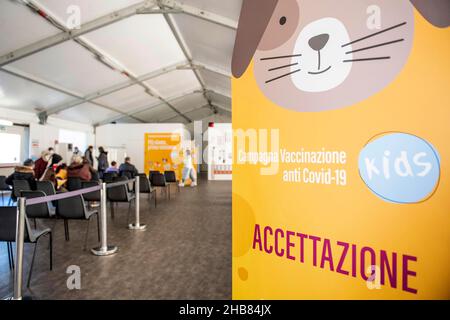 Italie, région Lombardie, Brescia, 16 décembre 2021 : urgence Covid-19, Hôpital civil, vaccination anti Covid pour les enfants âgés de 5 à 11 ans.Dans le pictu Banque D'Images