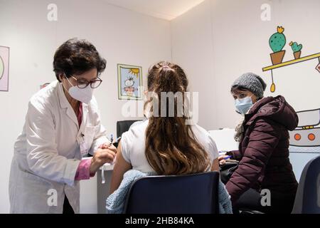 Italie, région Lombardie, Brescia, 16 décembre 2021 : urgence Covid-19, Hôpital civil, vaccination anti Covid pour les enfants âgés de 5 à 11 ans.Dans le pictu Banque D'Images