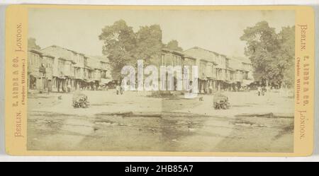 Vue d'une place à Beykoz, Istanbul, Beikos (titre sur objet), Constantinople (titre sur objet), anonyme, éditeur: E. Linde & Co. (Sophus Williams) (mentionné sur objet), Beykoz, éditeur: Berlin, 1873 - 1890, carton,papier, imprimé albumine, hauteur 88 mm × largeur 177 mm Banque D'Images