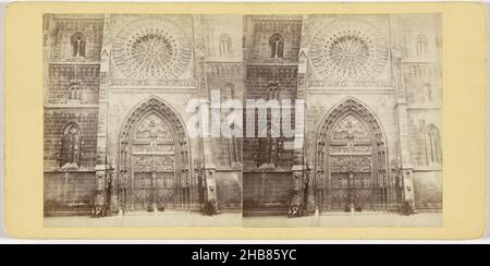 Portail de l'église Saint-Laurentius à Nuremberg, Allemagne, Allemagne - Nuremberg.Portal der Lorenz-Kirche (titre sur objet), Johann Friedrich Stiehm (mentionné sur objet), éditeur: E. Linde & Co (mentionné sur objet), Neurenberg, éditeur: Londres, 1863 - 1868, carton,papier, imprimé albumine, hauteur 88 mm × largeur 178 mm Banque D'Images