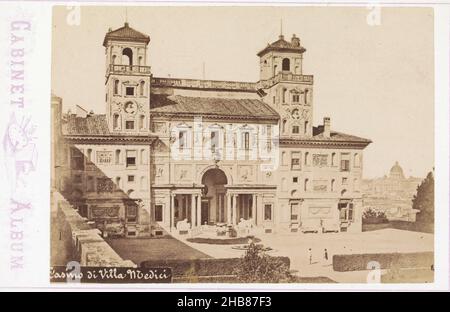 Vue de la Villa de Medici à Rome, Casino di Villa Medici (titre sur objet), anonyme, Villa Medici, 1850 - 1900, carton,imprimé albumine, hauteur 106 mm × largeur 167 mm Banque D'Images