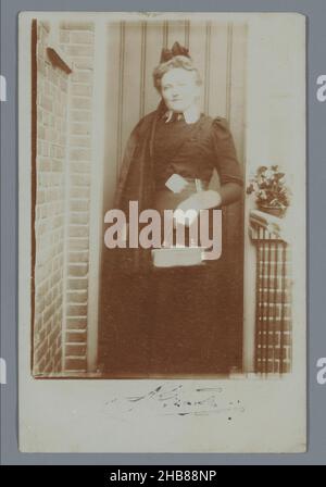 Portrait d'une femme inconnue, anonyme, pays-Bas, c.Jan-1901 - avant le 2-Sep-1901, support photographique, imprimé gélatine argent, hauteur 112 mm × largeur 83 mm Banque D'Images