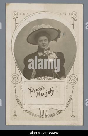 Portrait d'une femme inconnue avec un chapeau, anonyme, c.1908 - avant le 1 janvier 1909, support photographique, impression en gélatine argentée, hauteur 126 mm × largeur 77 mm Banque D'Images