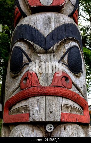 Totem en parc Nordnes, Bergen, Norvège. Un cadeau de ville soeur Seattle en 1970 pour les 900 ans de Bergen. Banque D'Images