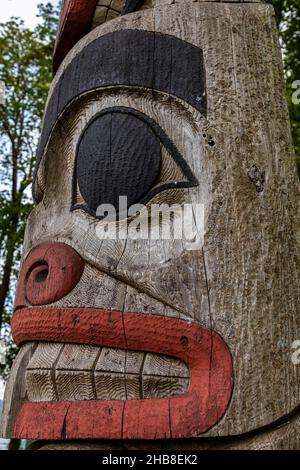 Totem en parc Nordnes, Bergen, Norvège. Un cadeau de ville soeur Seattle en 1970 pour les 900 ans de Bergen. Banque D'Images