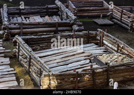 BREST, BÉLARUS - 19 OCTOBRE 2019 : fouilles archéologiques des anciennes ruines européennes en bois. Banque D'Images