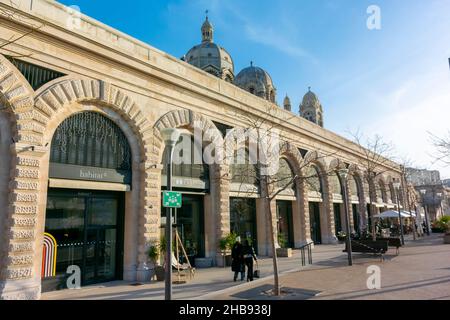 Marseille, France, Street Scenes, immeuble rénové près du port pour les petits magasins et bars, restaurants français Banque D'Images