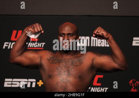 Las Vegas, États-Unis.17th décembre 2021.LAS VEGAS, NV - DÉCEMBRE 17: Derrick Lewis pose sur la balance pendant l'UFC Vegas 45: Lewis v Daukaus peser-in à l'UFC Apex le 17 décembre 2021 à Las Vegas, Nevada, États-Unis.(Photo de Diego Ribas/PxImages) Credit: PX Images/Alamy Live News Banque D'Images