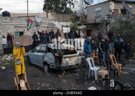 Sheikh Jarrah, Jérusalem.17th décembre 2021.Confrontations lors de la manifestation de solidarité à Sheikh Jarrah.A partir de la maison familiale de Salem - qui seront expulsés à l'avenir le 29,12.La famille tient un feu de manifestants à l'entrée de leur maison, qui a été éteint par la police pendant la manifestation.Deux heures avant la manifestation, la police avait arrêté des hommes à côté du feu de la famille Salem, au cours de l'événement où un policier a été blessé à la tête et un photojournaliste a été blessé à la tête par la police.Par la suite, la protestation s'est poursuivie dans la zone orientale du voisinage Banque D'Images