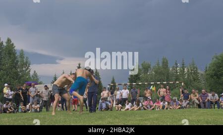 Odinsk, Russie - juin 29 2019 : lutte sportive nationale Buryat.Vacances sur Harban.Surkharban Buryat combat, lutte, bataille de combat. Banque D'Images