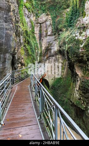 Belles Gorges du fier, canyon de la rivière en France près du lac d'Annecy. Banque D'Images