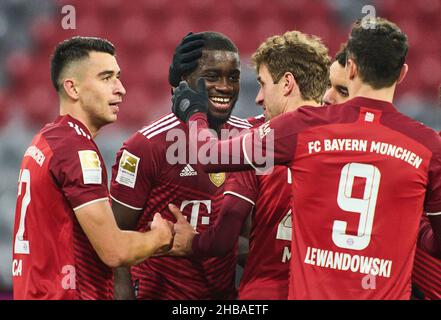 Munich, Allemagne.17th décembre 2021.Dayot Upamecano , FCB 2 célèbre son but, heureux, rire, célébration, 2-0 dans le match FC BAYERN MÜNCHEN - VFL WOLFSBURG 1.Ligue allemande de football le 17 décembre 2021 à Munich, Allemagne.Saison 2021/2022, match jour 17, 1.Bundesliga, FCB, München,17.balise Spieltag.FCB © Peter Schatz / Alamy Live News - LE RÈGLEMENT DFL INTERDIT TOUTE UTILISATION DE PHOTOGRAPHIES comme SÉQUENCES D'IMAGES et/ou QUASI-VIDÉO - Credit: Peter Schatz/Alamy Live News Banque D'Images