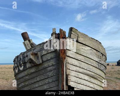 ancien bateau coque épave bois et usé coque arrière-plan sur la plage Banque D'Images