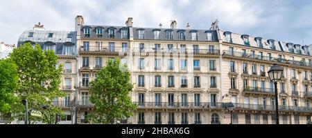 Paris, façades et rue typiques, beaux bâtiments rue du Temple Banque D'Images
