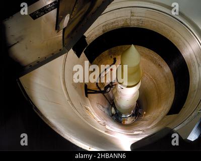 Site historique national des missiles de Minuteman Découvrez un silo de missiles de quatre-vingt pieds de profondeur avec un missile à portée de main.Minuteman missile Visitors Center, Dakota du Sud, États-Unis d'Amérique.Une version unique et optimisée d'une image NPS - Credit: NPS/Len Jenshel Banque D'Images