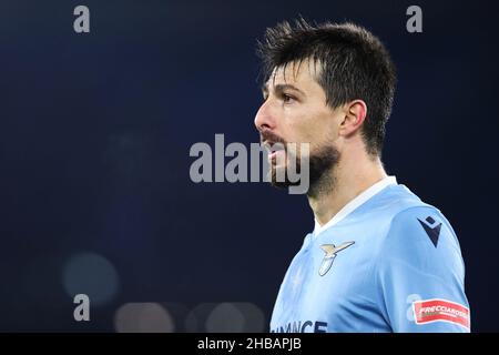 Rome, Italie.17th décembre 2021.Francesco Acerbi du Latium réagit pendant le championnat italien Serie Un match de football entre SS Lazio et Gênes CFC le 17 décembre 2021 au Stadio Olimpico à Rome, Italie - photo Federico Proietti / DPPI crédit: DPPI Media/Alamy Live News Banque D'Images