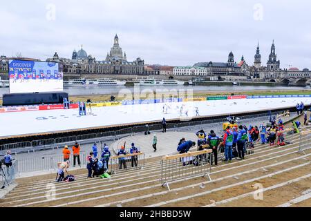 Dresde, Allemagne.18th décembre 2021.Ski nordique: Ski de fond, coupe du monde de ski FIS, sprint freestyle, hommes: Le parcours sur l'Elbe.Credit: Arvid Müller/dpa-Zentralbild/dpa/Alay Live News Banque D'Images