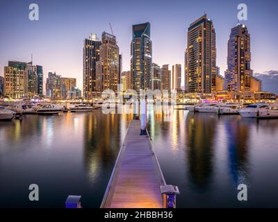 Dubaï, Émirats Arabes Unis - 17 janvier 2017 : l'architecture moderne de la ville emblématique de Dubaï dans les Émirats Arabes Unis. Banque D'Images