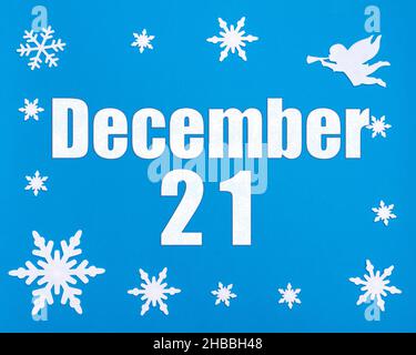 Décembre 21st.Fond bleu hiver avec flocons de neige, ange et date du calendrier.Jour 21 du mois.Concept mois d'hiver, jour de l'année. Banque D'Images