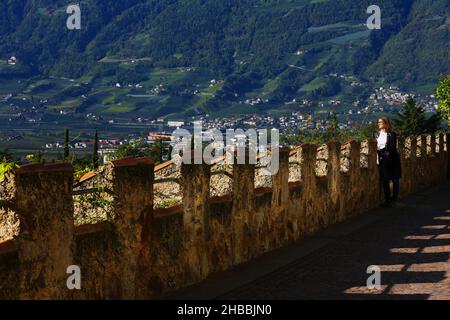 Festungsmauer, Meran, die Gärten von Schloss Trauttmansdorff beeindruckende Perspektiven, exotische Gartenlandschaften, Südtirol, Dolomiten, Italien Banque D'Images