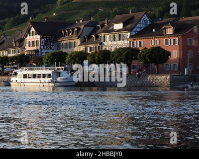 STEIN am RHEIN, SUISSE, le 2018 AOÛT : paysage urbain de la ville européenne du canton de Schaffhausen en été chaud et ensoleillé le soir. Banque D'Images