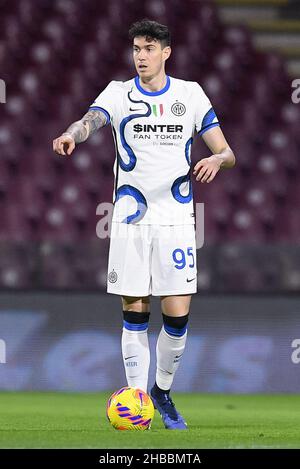 Salerno, Italie.17th décembre 2021.Alessandro Bastoni du FC Internazionale pendant la série Un match entre l'US Salerntana 1919 et l'Inter Milan au Stadio Arechi, Salerno, Italie, le 17 décembre 2021.Credit: Giuseppe Maffia/Alay Live News Banque D'Images