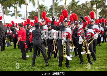 Boca Raton, États-Unis.18th décembre 2021.Amateurs de football universitaire, familles pendant les Appalaches State Mountaineers vs Western Kentucky Hilltoppers à Boca Raton, Floride, Etats-Unis.Credit:Yaroslav Sabitov/YES Market Media/Alamy Live News Banque D'Images