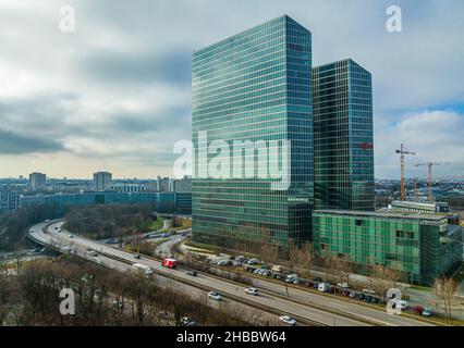 MUNICH, ALLEMAGNE - DÉCEMBRE 17 : Highlight Business Towers le 17 décembre 2021 à Munich.Les deux locataires les plus importants, IBM et Fujitsu ont leur Banque D'Images