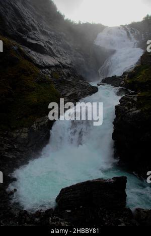 Cascade Kjosfossen, Norvège Banque D'Images