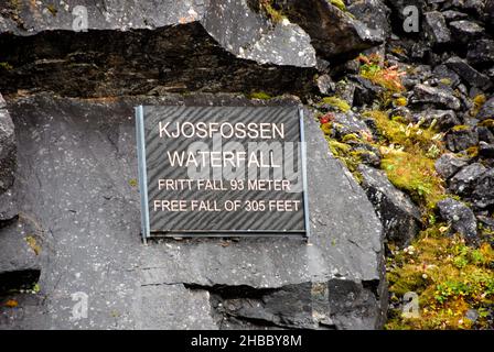 Panneau pour la cascade de Kjossossen, Norvège Banque D'Images