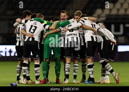 ALMELO, PAYS-BAS - DÉCEMBRE 18 : équipe Heracles Almelo avant le match hollandais entre Heracles Almelo et FC Groningen à Erve Asito le 18 décembre 2021 à Almelo, pays-Bas (photo de Marcel ter Pals/Orange Pictures) Banque D'Images