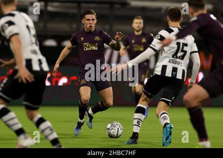 ALMELO, PAYS-BAS - DÉCEMBRE 18 : Tomas Suslov du FC Groningen lors du match hollandais Eredivisie entre Heracles Almelo et le FC Groningen à Erve Asito le 18 décembre 2021 à Almelo, pays-Bas (photo de Marcel ter Bals/Orange Pictures) Banque D'Images
