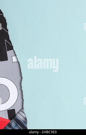 Vieux grunge blanc déchiré collages affiches froissées papier froissé fond de texture de l'affiche avec espace de copie pour le texte ou l'image Banque D'Images