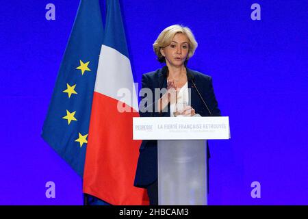 Valérie Pecresse, candidate les Républicains LR, aux élections présidentielles de 2022, en réunion à Strasbourg dans le district de Neudorf.En présence de Philippe Richert ancien Président de la région Grand est, Jean Rottner Président en exercice de la région Grand est, Jean Philippe Vetter, Jean Philippe Maurer, Anne Sander, ainsi que des élus de la région et des partisans du parti LR.17 décembre 2021, à Strasbourg, dans le nord-est de la France.Photo de Nicolas Roses/ABACAPRESS.COM Banque D'Images