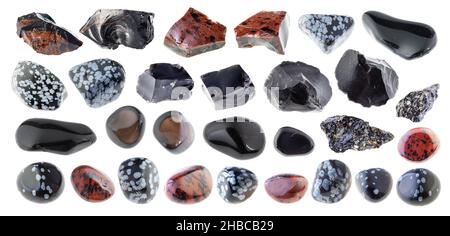 ensemble de plusieurs pierres obsidiennes découpées sur fond blanc Banque D'Images