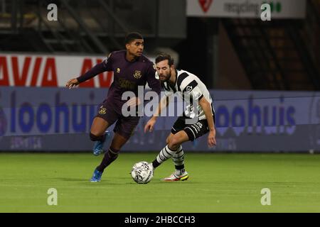 ALMELO, PAYS-BAS - DÉCEMBRE 18 : Laros Duarte du FC Groningen lors du match néerlandais Eredivisie entre Heracles Almelo et le FC Groningen à Erve Asito le 18 décembre 2021 à Almelo, pays-Bas (photo de Marcel ter Bals/Orange Pictures) Banque D'Images