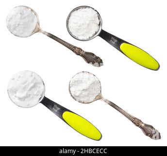 jeu de différentes poudres à lever et découpe de soda sur fond blanc Banque D'Images