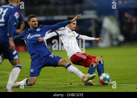 Hambourg, Allemagne.18th décembre 2021. Firo: 18.12.2021, Fuvuball, 2nd Bundesliga, saison 2021/2022,HSV Hamburg Hamburg Hamburg - FC Schalke 04 duels, Marcin Kaminski crédit: dpa/Alay Live News Banque D'Images