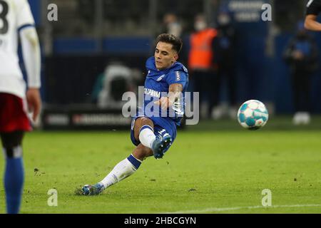 Hambourg, Allemagne.18th décembre 2021. Firo: 18.12.2021, Fuvuball, 2nd Bundesliga, saison 2021/2022,HSV Hamburg Hamburg Hamburg - FC Schalke 04 Rodrigo Zalazar, single action Credit: dpa/Alay Live News Banque D'Images