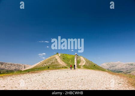 Karakus Tumulus, statue d'aigle au sommet d'une colonne romaine, tombeau royal du Royaume de Commagène, Kahta, province d'Adıyaman, Anatolie, Turquie, Asie Banque D'Images