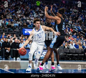 Décembre 18 2021 Las Vegas, NV U.S.A., le garde du Kentucky Kellan Grady (31) va au panier pendant le match NCAA MenÕs Basketball CBS Sports Classic entre Kentucky Wildcats et les talons de goudron de Caroline du Nord.Kentucky a remporté 98-69 au T-Mobile Arena Las Vegas, Nevada.Thurman James/CSM Banque D'Images