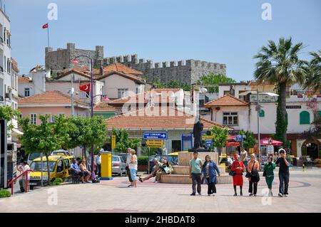 Château de Marmaris depuis la promenade du port, Marmaris, péninsule de Datca, province de Mulga, République de Türkiye Banque D'Images