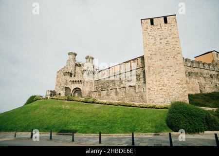 Ponferrada, Espagne - nov, 2021 le Castillo de los Templarios en chemin de St James.Photo de haute qualité Banque D'Images