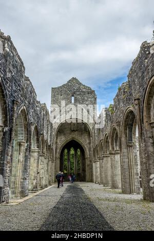 BOYLE, IRLANDE - 05 juillet 2021 : abbaye de Boyle, vestiges d'un monastère cistercien fondé au XIIIe siècle en Irlande Banque D'Images