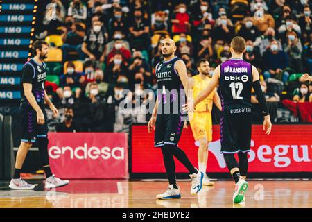 Bilbao, pays basque, ESPAGNE.19th décembre 2021.LUDDE HAKANSON (12) de Bilbao Panier fête avec STEFAN PENO (4) de Bilbao Panier pendant la saison régulière de la Ligue ACB ronde 14 entre Surne Bilbao basket et Gran Canaria à Miribilla Bilbao Arena, le 19 décembre 2021 à Bilbao, Espagne.(Credit image: © Edu Del Fresno/ZUMA Press Wire) Credit: ZUMA Press, Inc./Alamy Live News Banque D'Images