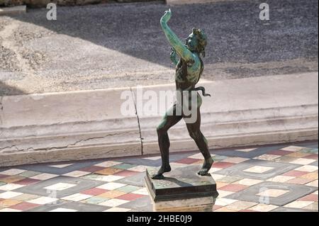 La Maison du Faun, qui était l'une des plus grandes et des plus impressionnantes résidences privées de Pompéi, en Italie, abritait de nombreux objets d'art. Banque D'Images